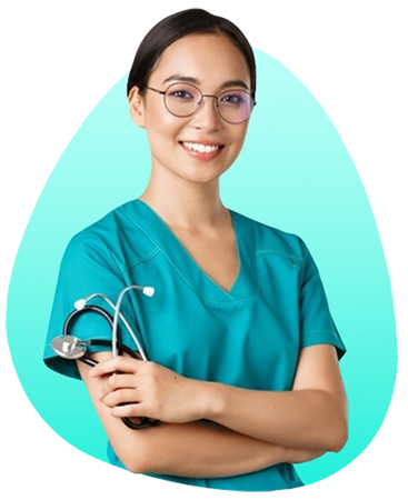 imagem de uma médica asiática de óculos, com roupa hospitalar verde, de braços cruzados, segurando o estetoscópio, sobre um fundo em degradê de verde